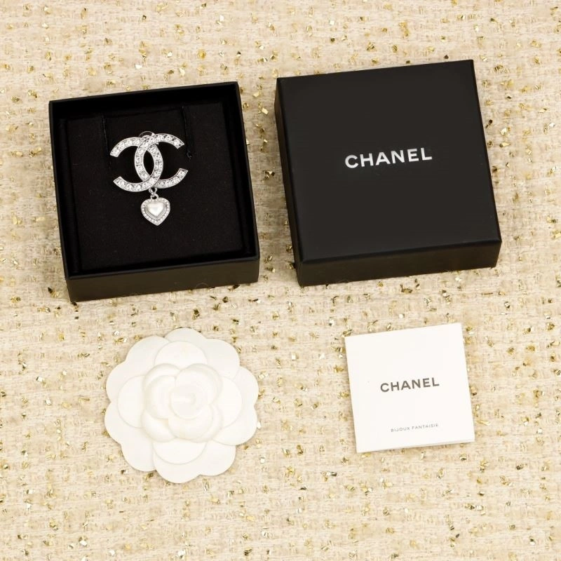 Packable Chanel Brooches 221918