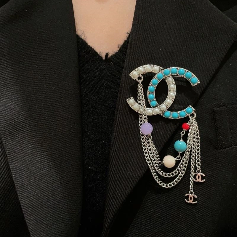 TechFriendly Chanel Brooches 221916