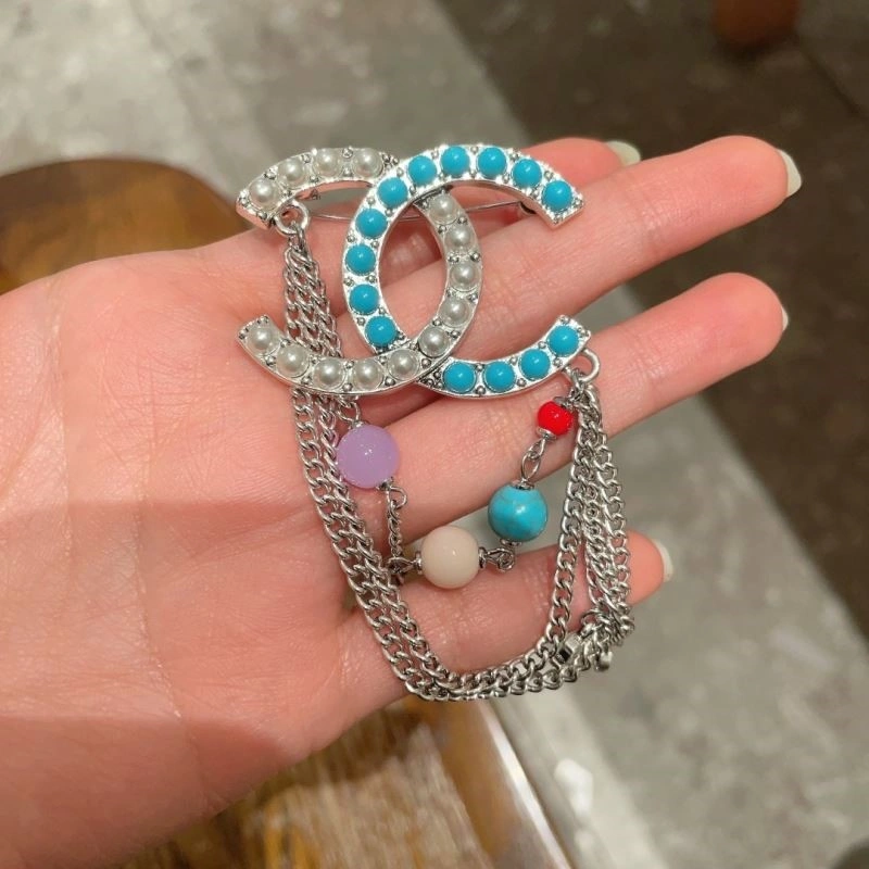 TechFriendly Chanel Brooches 221916
