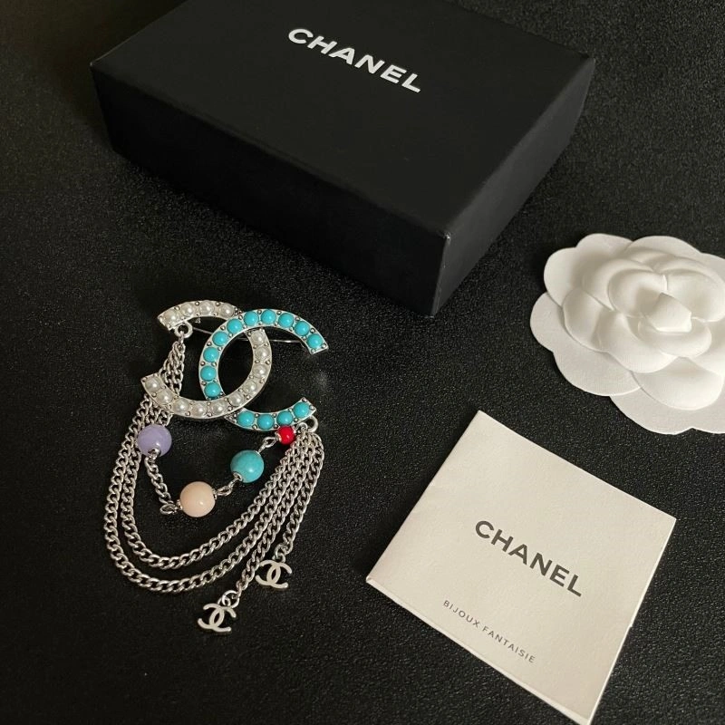 TechFriendly Chanel Brooches 221916