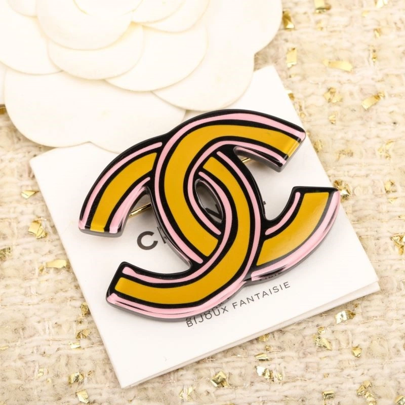 Minimalist Chanel Brooches 221910