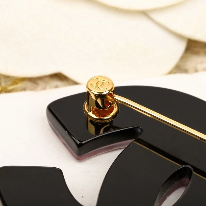 Minimalist Chanel Brooches 221910