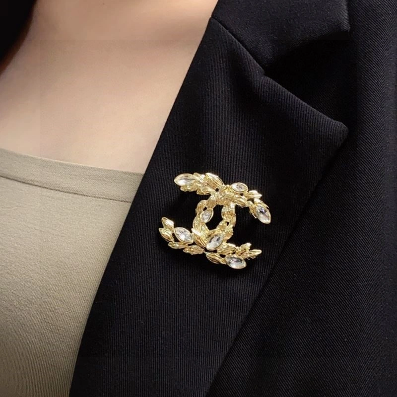 FashionForward Chanel Brooches 221903