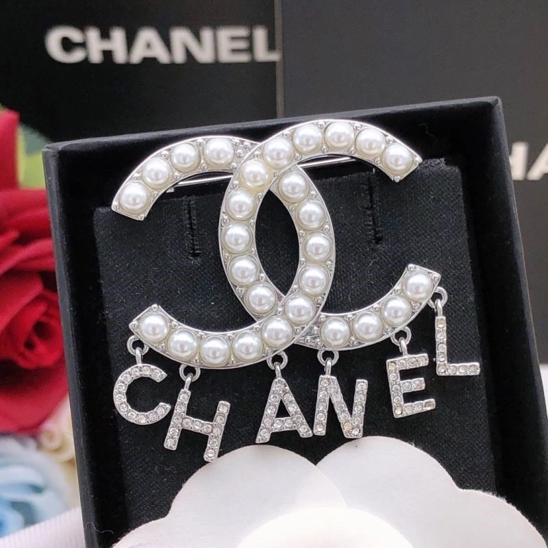 RelaxedFit Chanel Brooches 221906