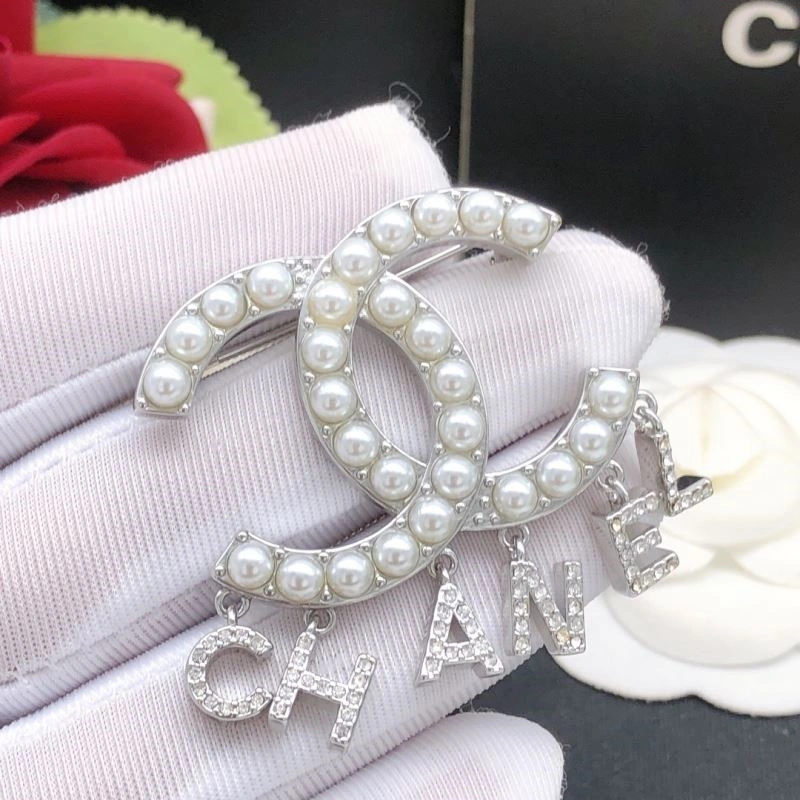 RelaxedFit Chanel Brooches 221906