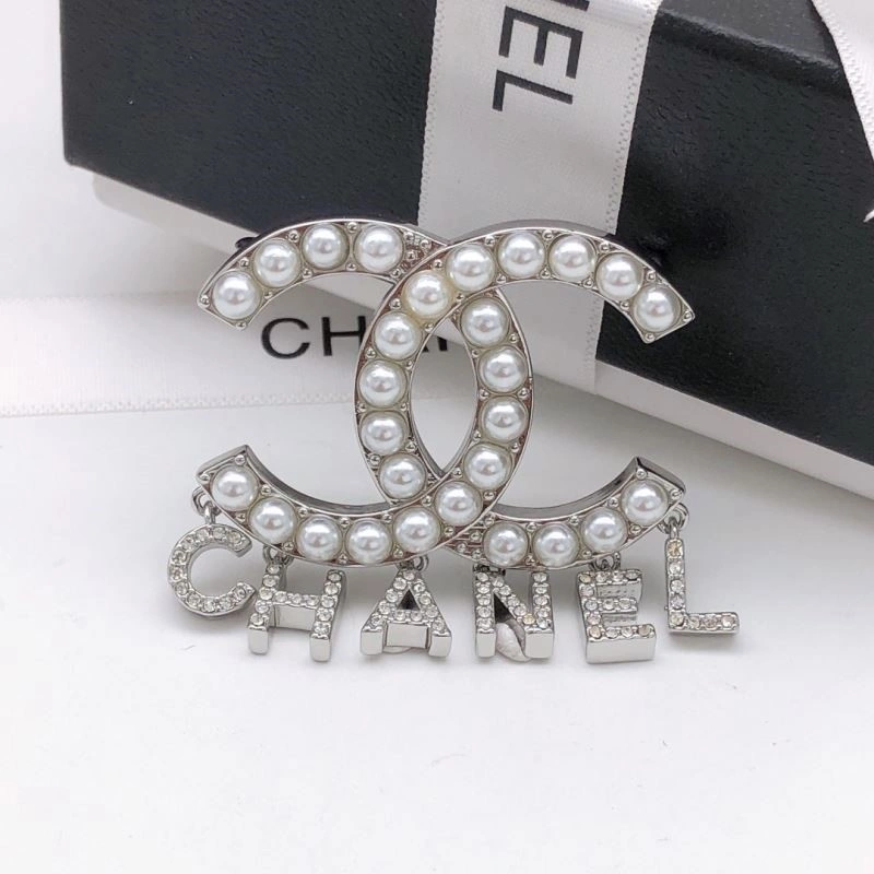 RelaxedFit Chanel Brooches 221906
