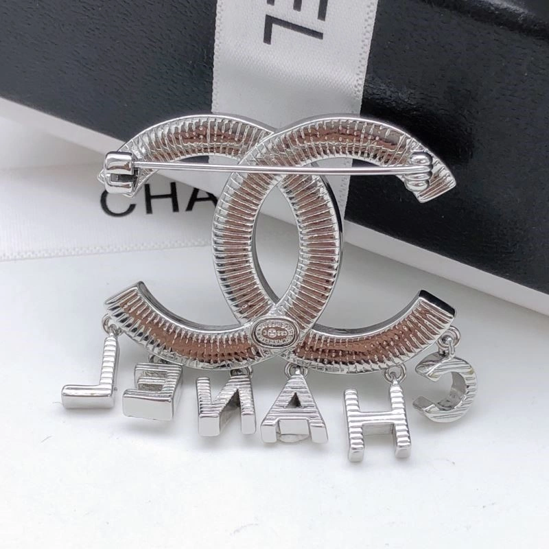 RelaxedFit Chanel Brooches 221906