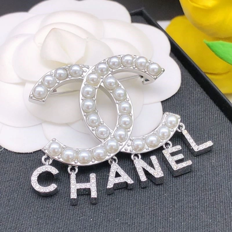 RelaxedFit Chanel Brooches 221906