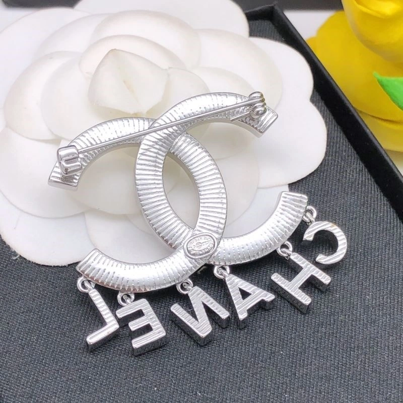 RelaxedFit Chanel Brooches 221906
