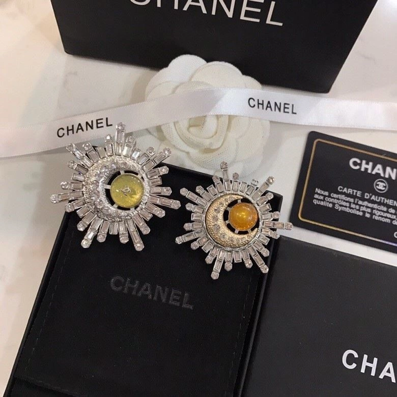 Cozy Chanel Brooches 221902