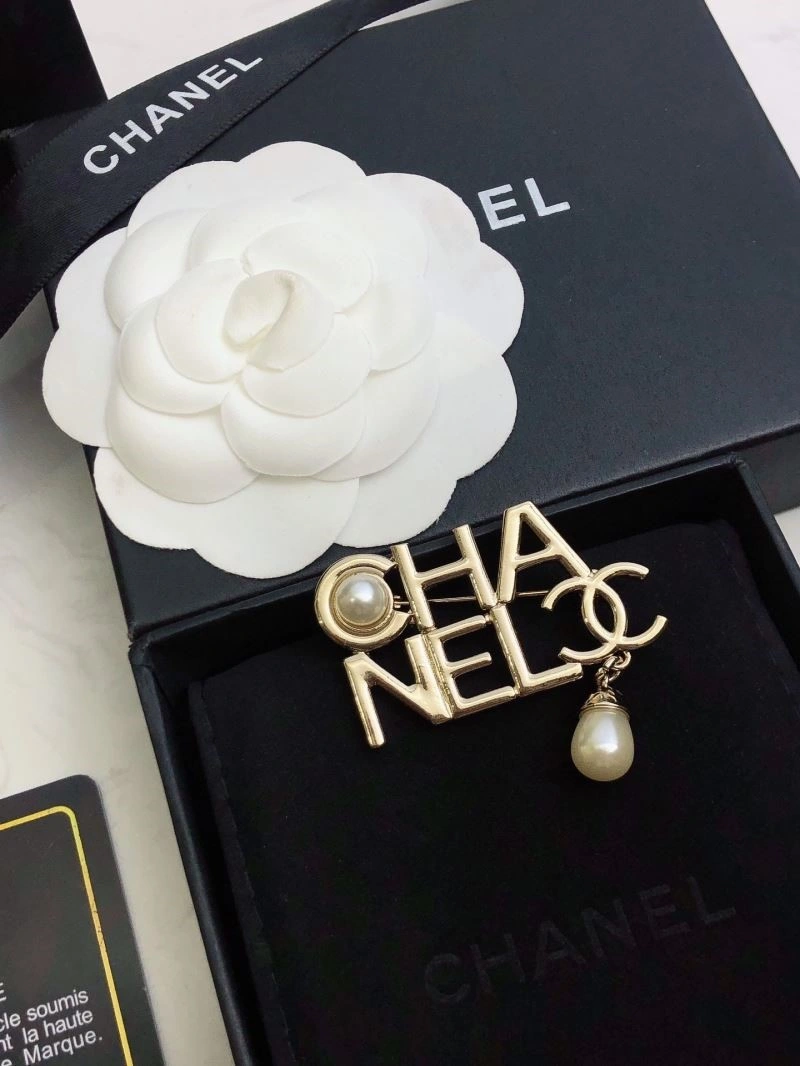 Trendsetting Chanel Brooches 221885