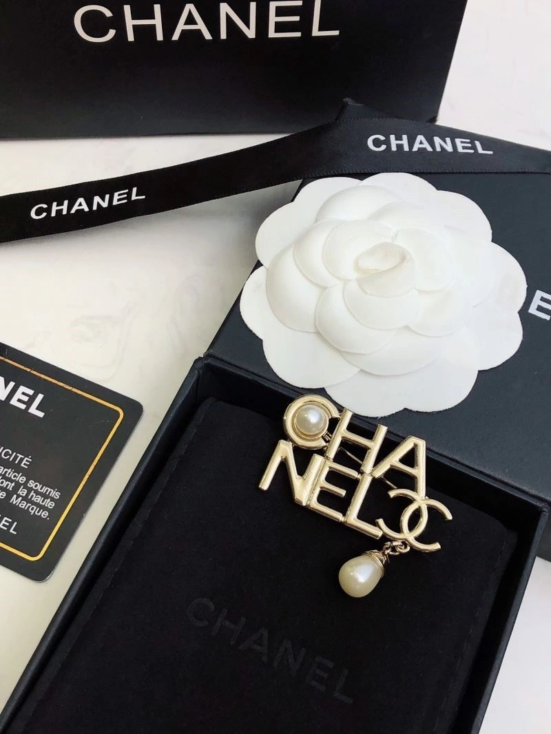 Trendsetting Chanel Brooches 221885