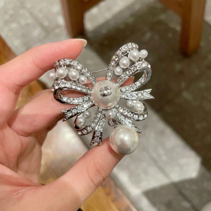 Chanel Brooches Functional 221879
