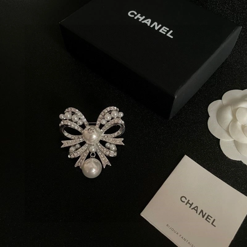 Chanel Brooches Functional 221879