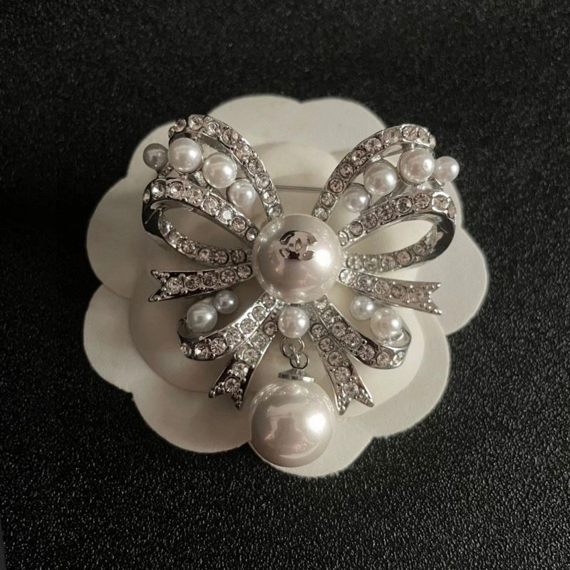 Chanel Brooches Functional 221879