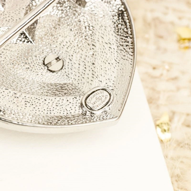 FreshLook Chanel Brooches 221857