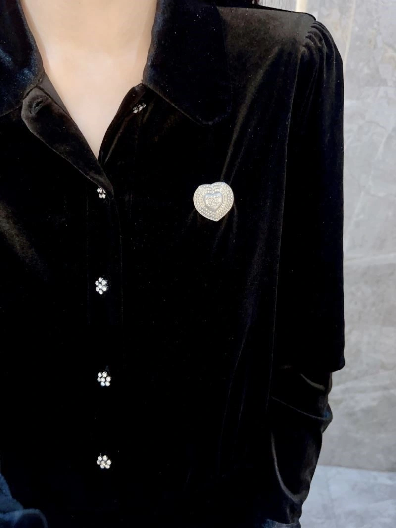 FreshLook Chanel Brooches 221857