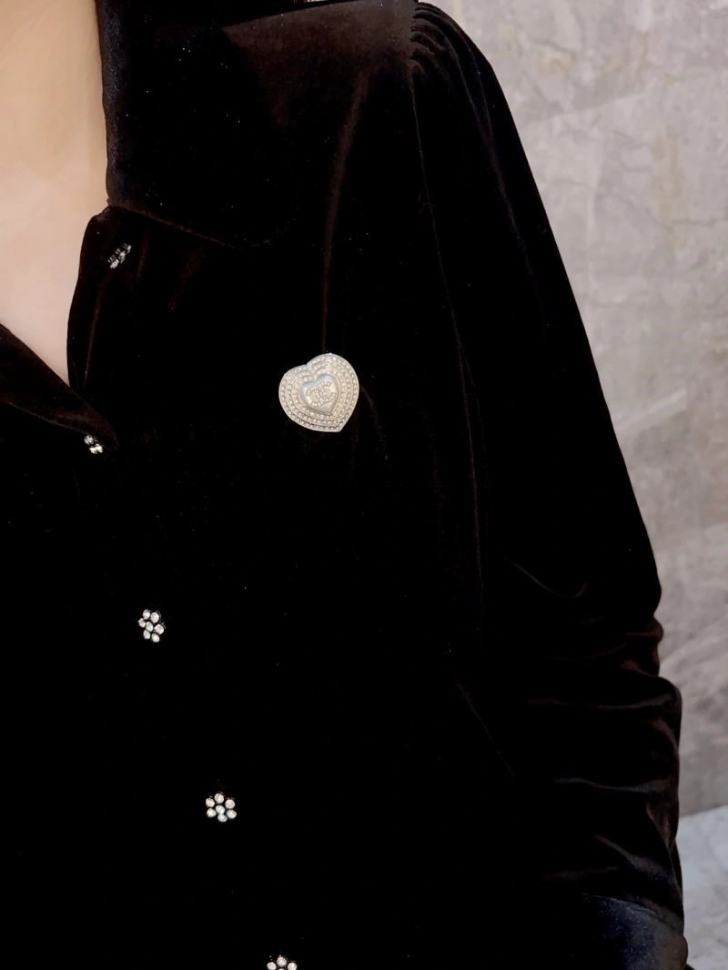 FreshLook Chanel Brooches 221857