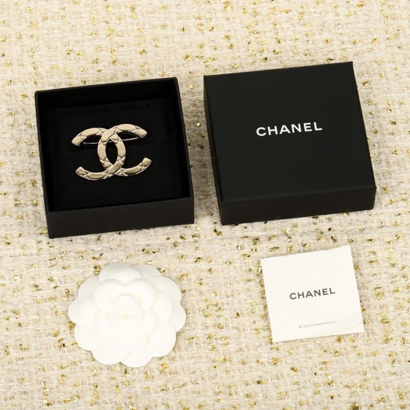 EyeCatching Chanel Brooches 221856