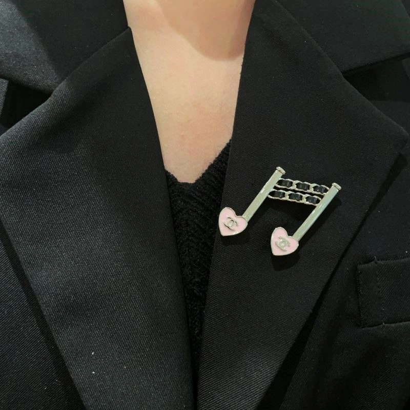 Breathable Chanel Brooches 221851