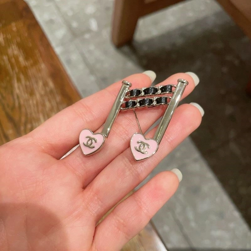 Breathable Chanel Brooches 221851