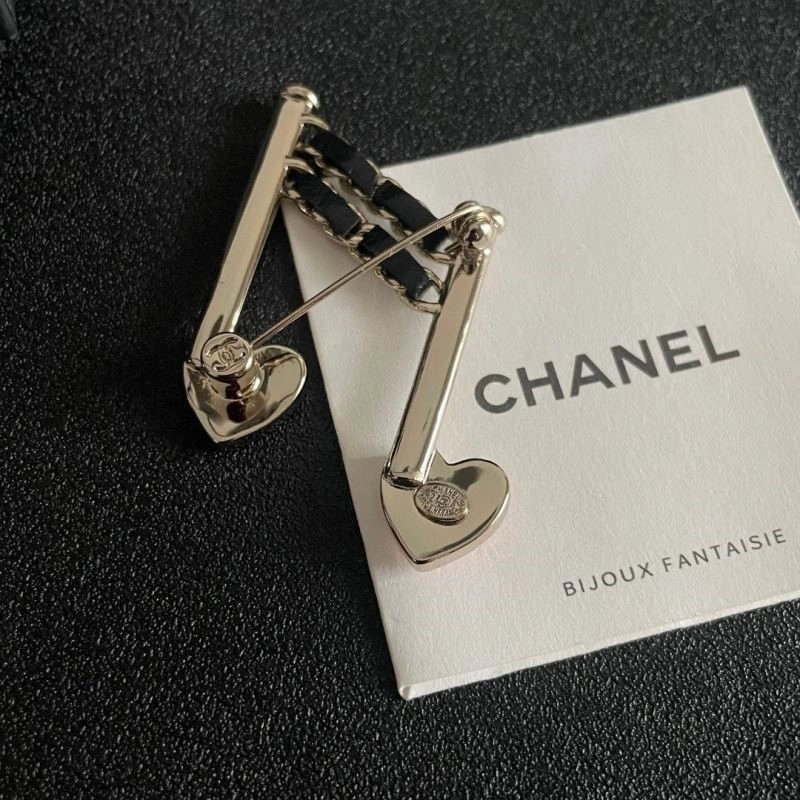 Breathable Chanel Brooches 221851