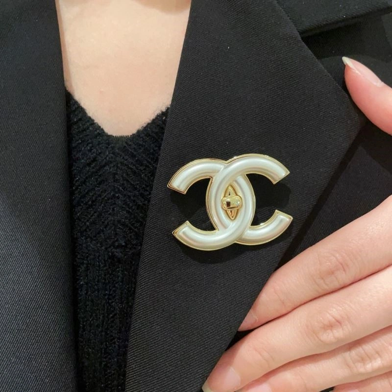Chanel Brooches Casual 221872
