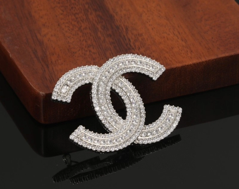 Snug Chanel Brooches 221853