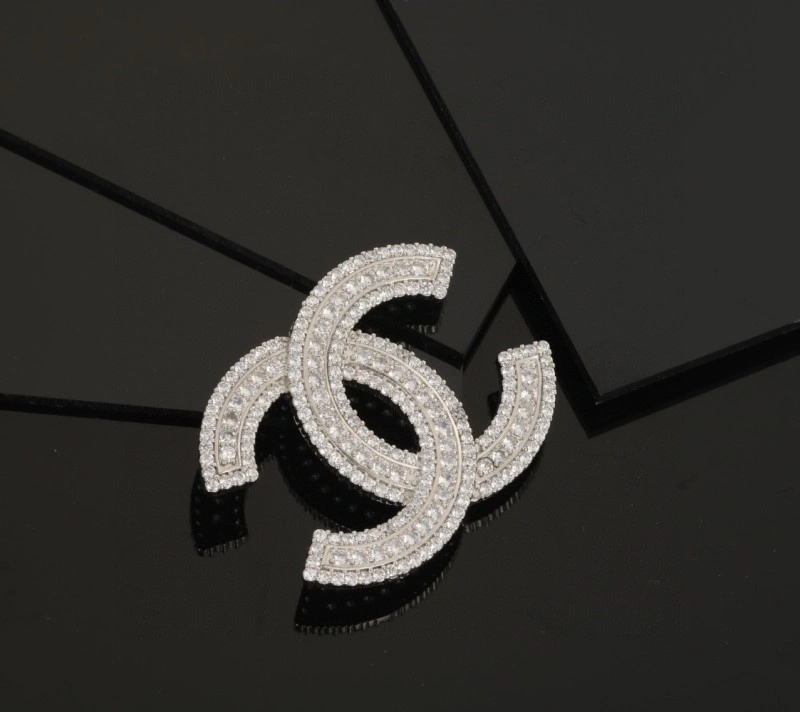 Snug Chanel Brooches 221853