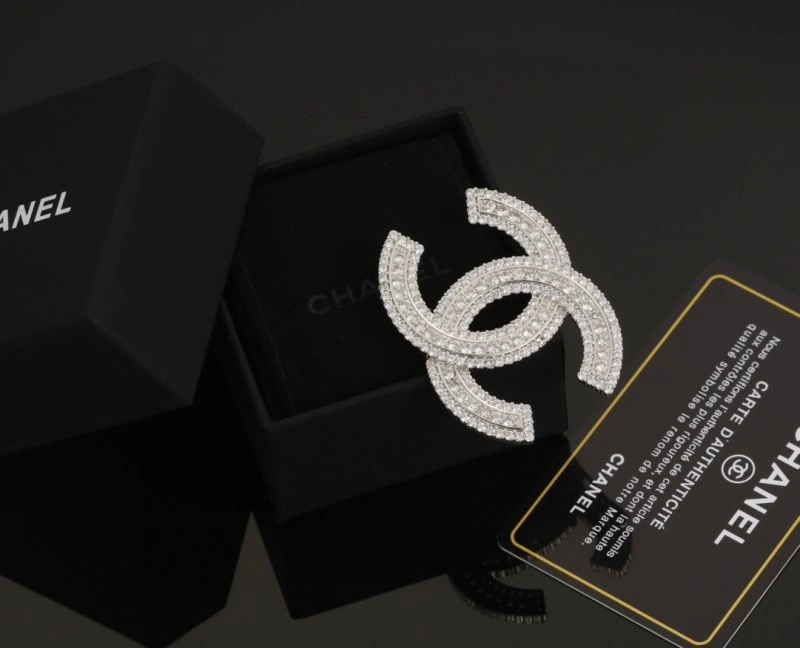 Snug Chanel Brooches 221853