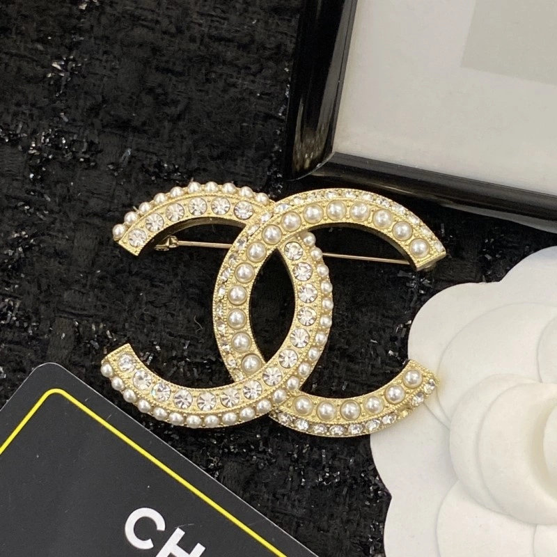Breathable Chanel Brooches 221830