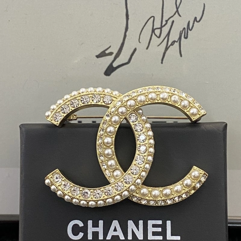 Breathable Chanel Brooches 221830