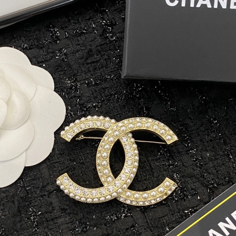Breathable Chanel Brooches 221830