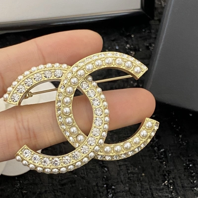 Breathable Chanel Brooches 221830