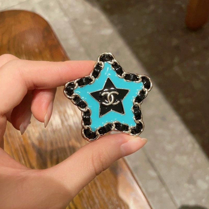Supportive Chanel Brooches 221839