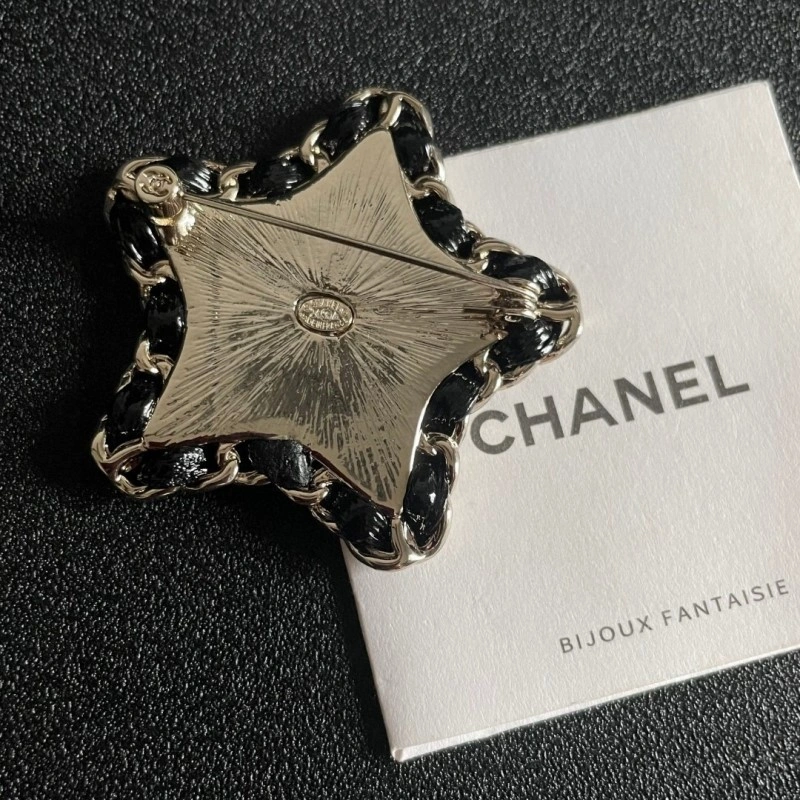 Supportive Chanel Brooches 221839