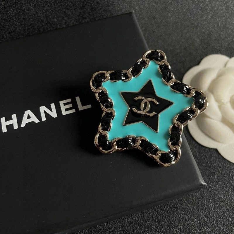 Supportive Chanel Brooches 221839