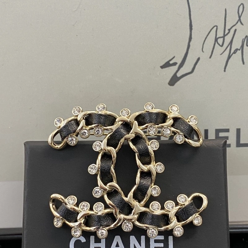 TechFriendly Chanel Brooches 221815