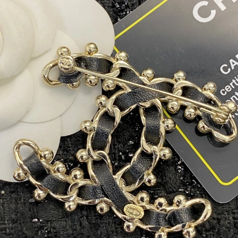 TechFriendly Chanel Brooches 221815