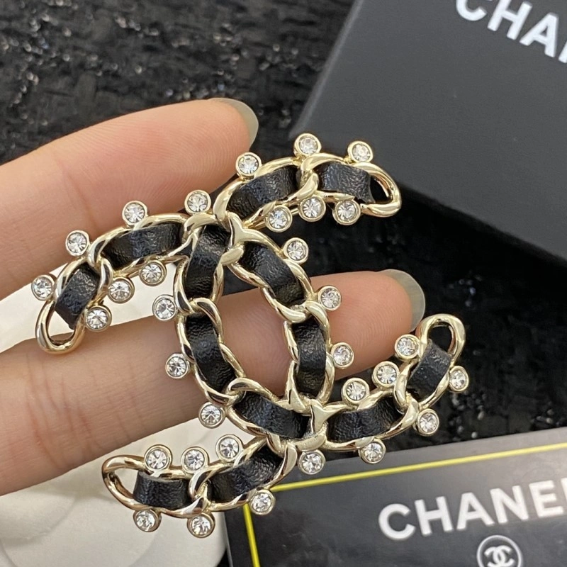 TechFriendly Chanel Brooches 221815