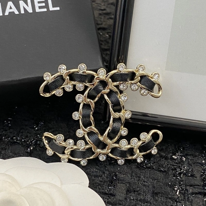 TechFriendly Chanel Brooches 221815