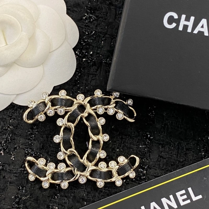 TechFriendly Chanel Brooches 221815