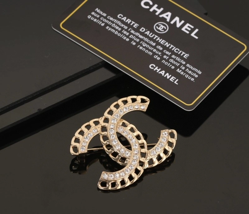 Snug Chanel Brooches 221812
