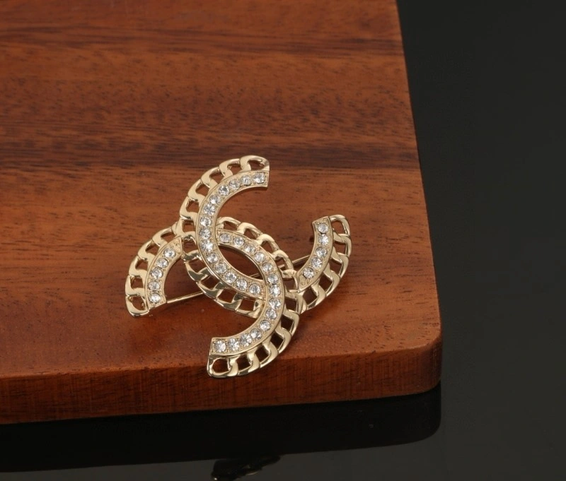 Snug Chanel Brooches 221812