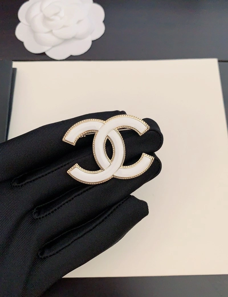 Seasonal Chanel Brooches 221811