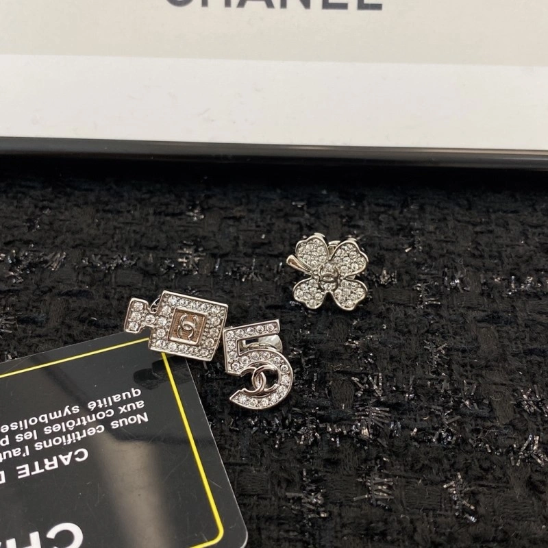 Chanel Brooches Unique 221795