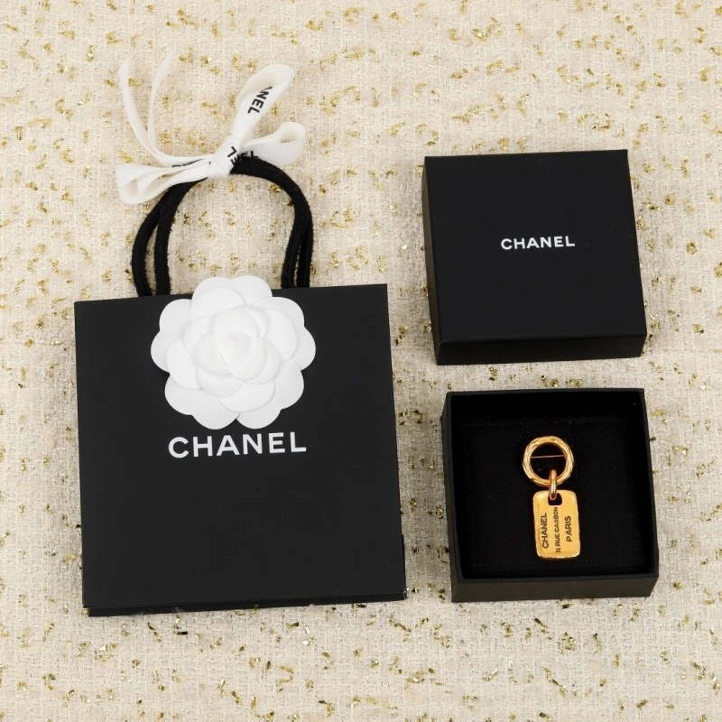 Comfortable Chanel Brooches 221776