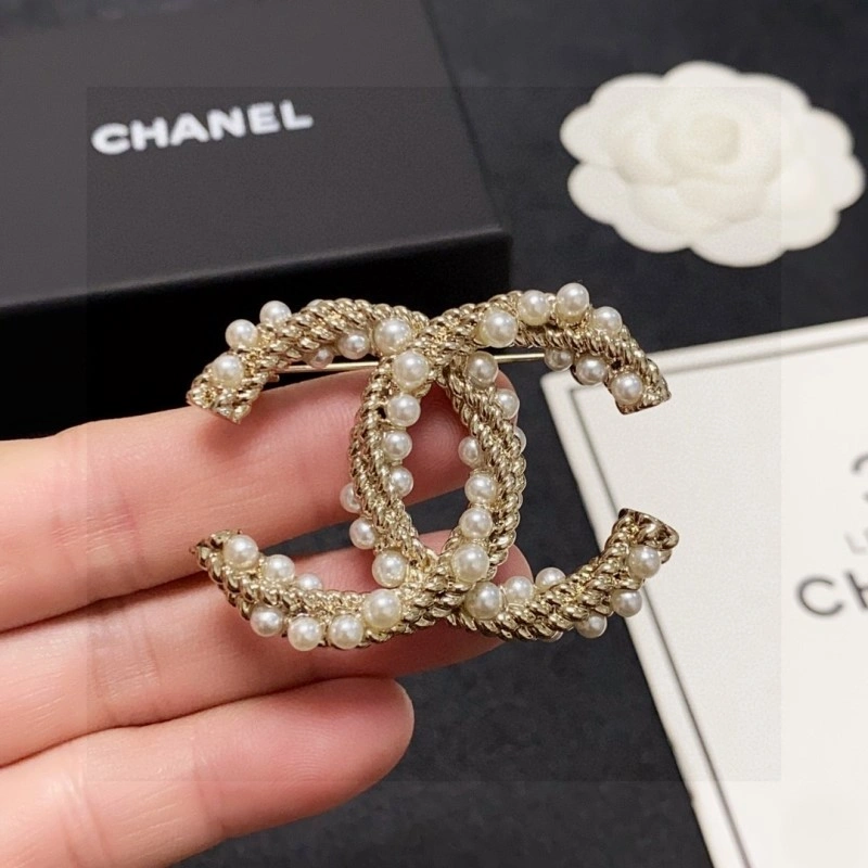 FashionForward Chanel Brooches 221785