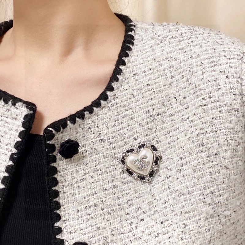 Colorful Chanel Brooches 221781