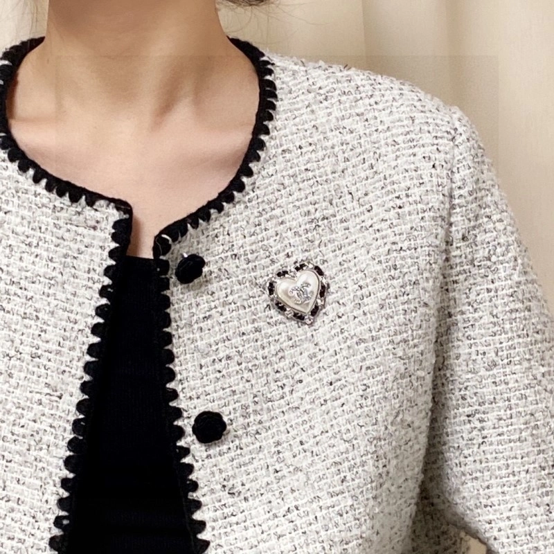 Colorful Chanel Brooches 221781